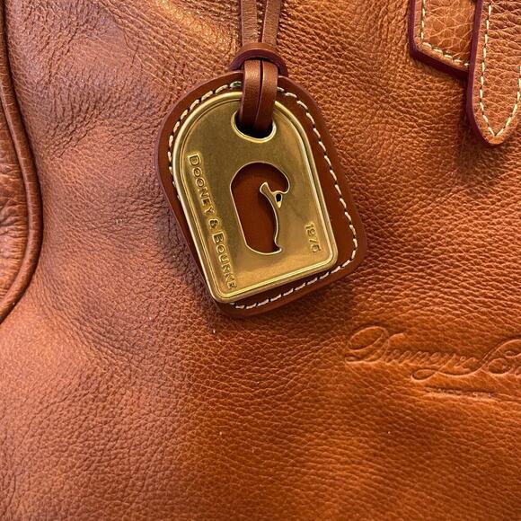 Vintage Dooney & Bourke Pebbled Leather Shoulder Bag | Expandable Brass Hardware - Picture 9 of 16